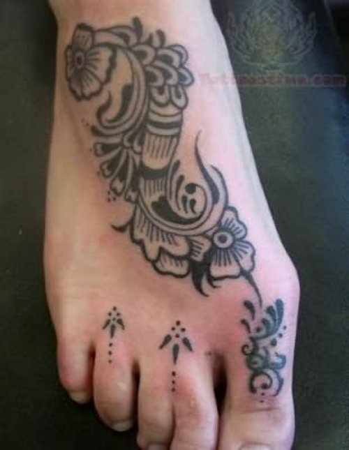 Black Ink Right Foot Paisley Pattern Tattoo